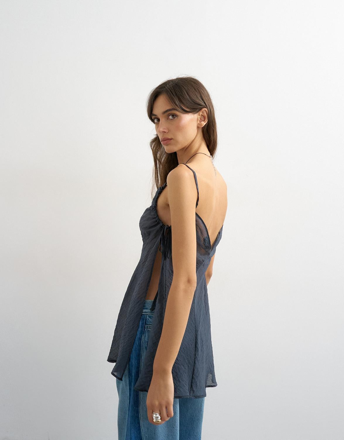 model_shot-back